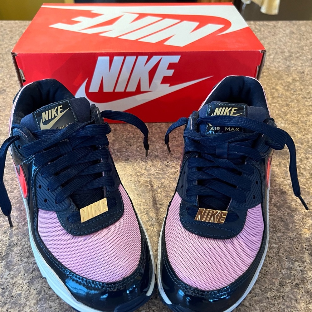 Womens Nike Air Max 90 size 9
